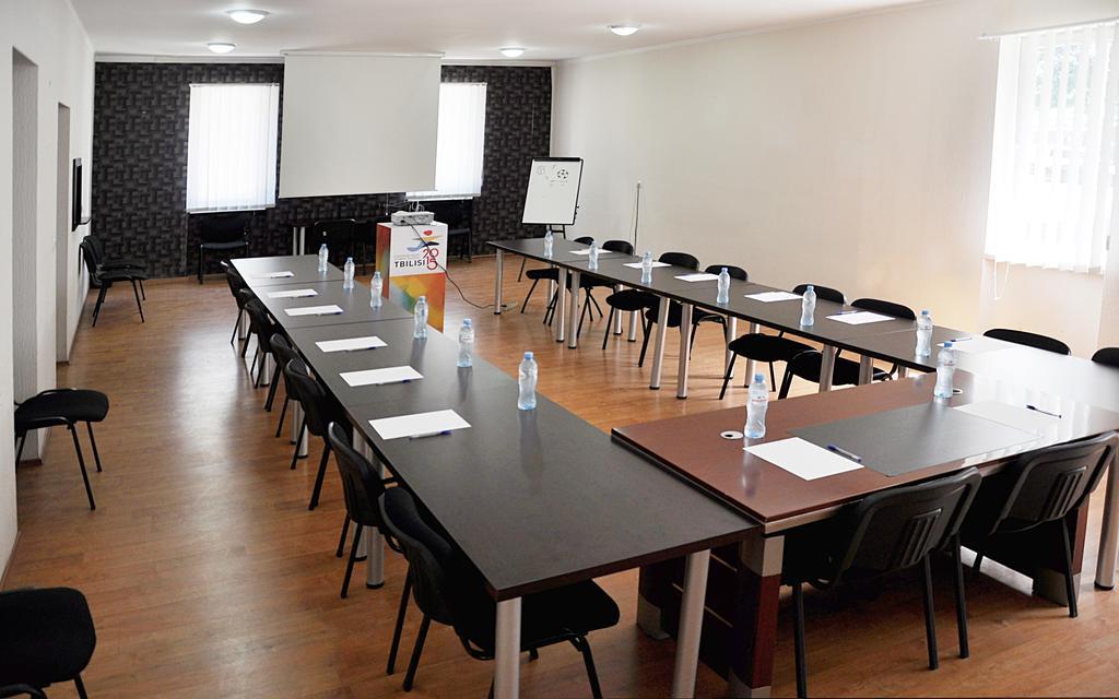 แอทเลติกส์ Hotel Tbilisi ภายนอก รูปภาพ