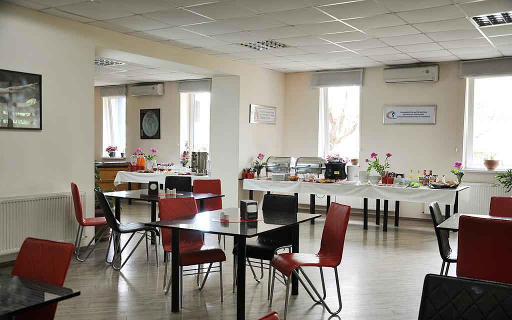 แอทเลติกส์ Hotel Tbilisi ภายนอก รูปภาพ