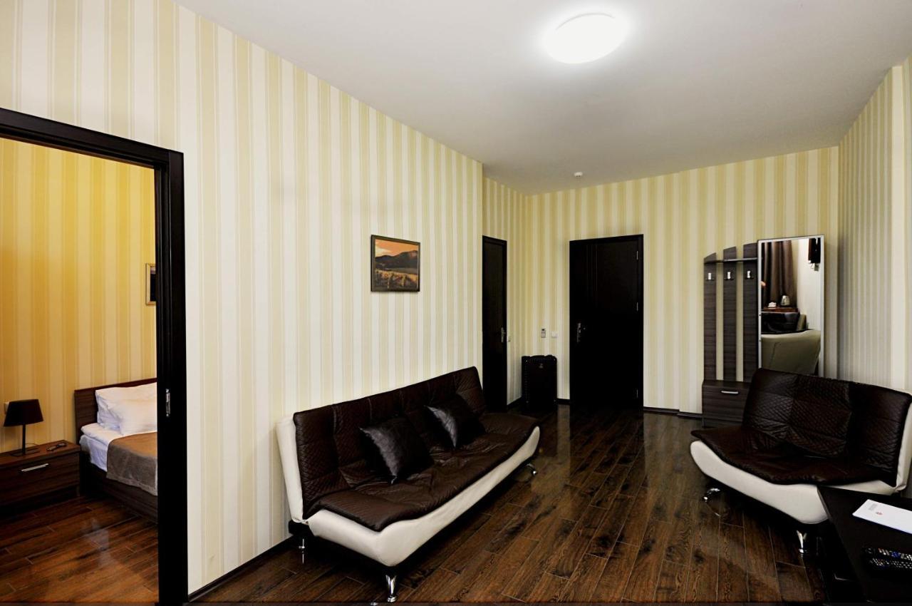 แอทเลติกส์ Hotel Tbilisi ภายนอก รูปภาพ