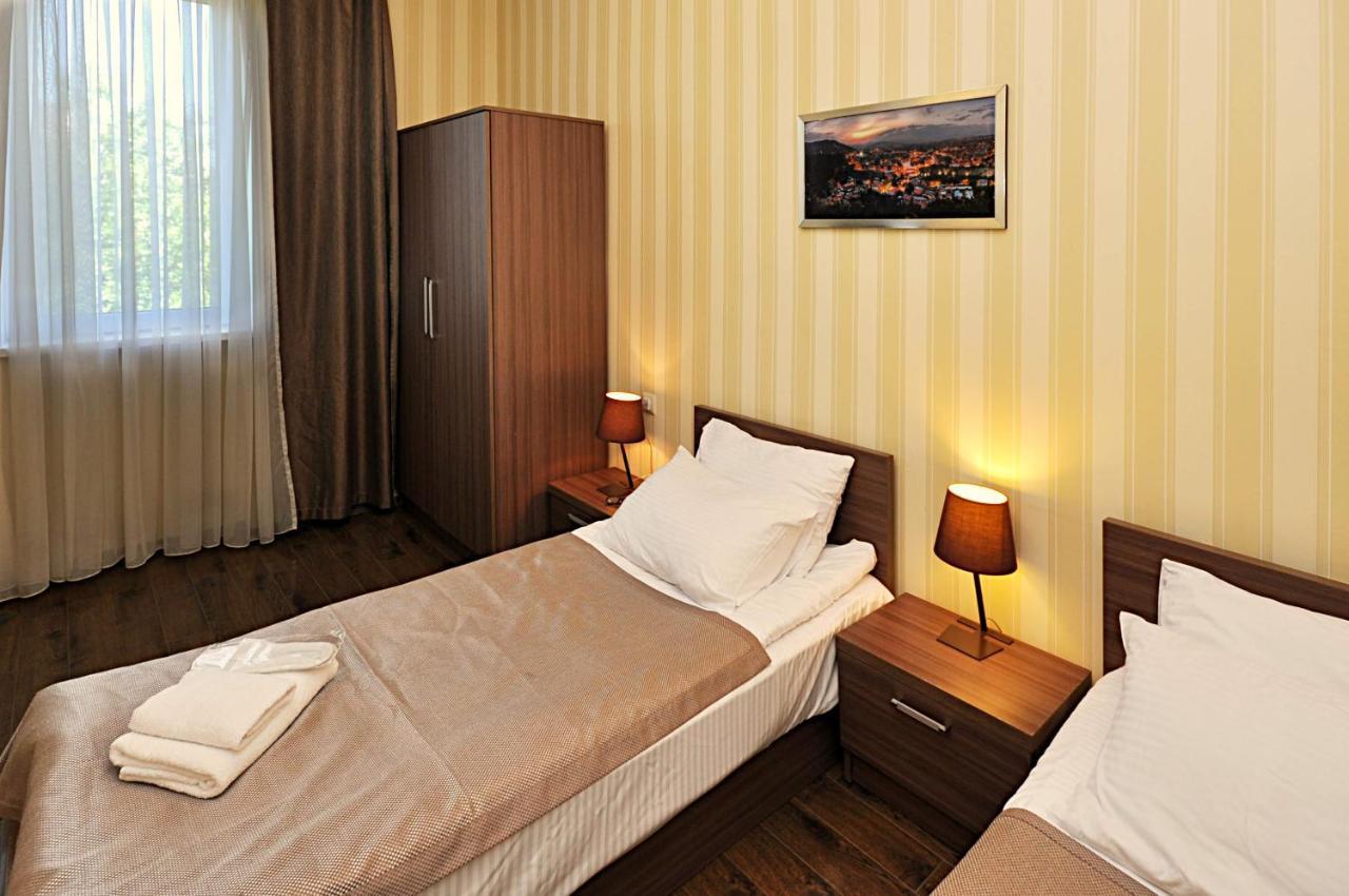 แอทเลติกส์ Hotel Tbilisi ภายนอก รูปภาพ