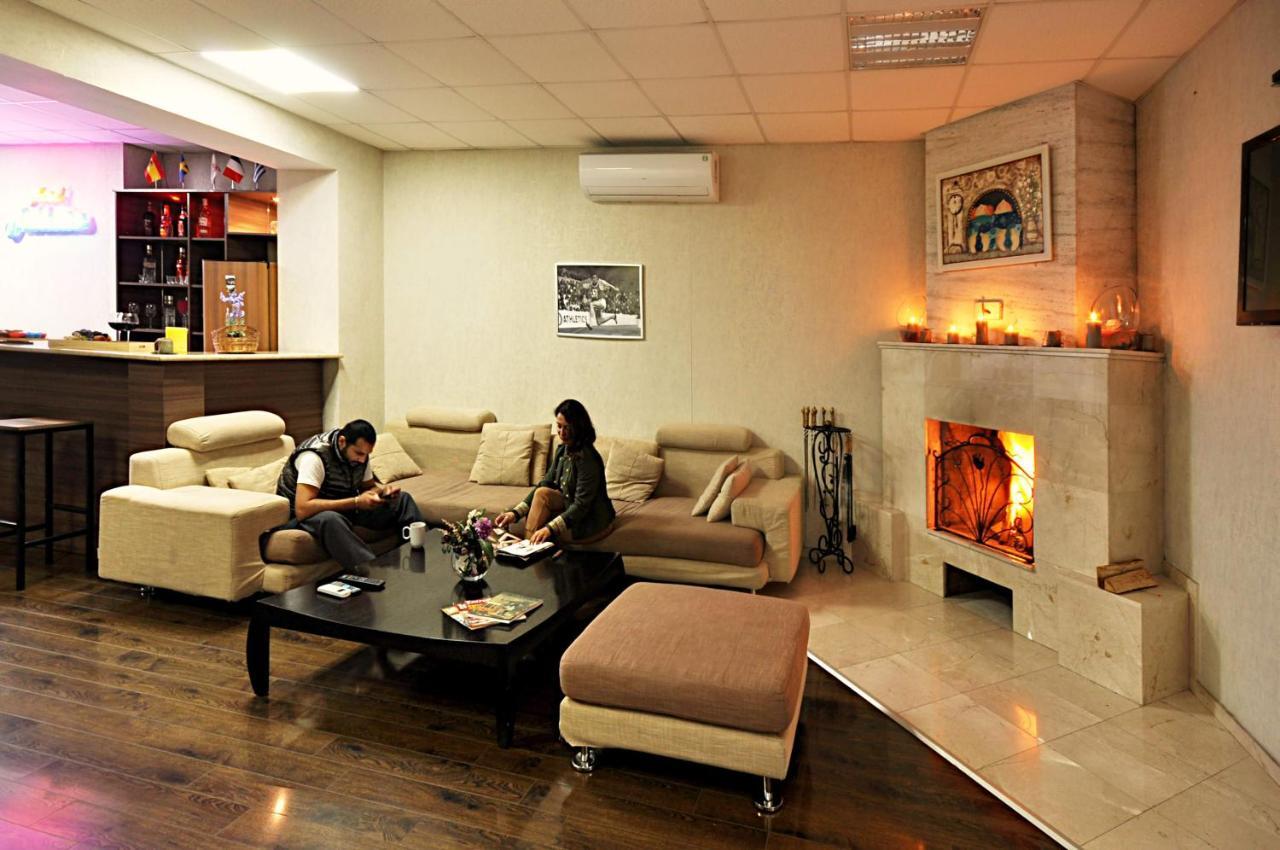 แอทเลติกส์ Hotel Tbilisi ภายนอก รูปภาพ