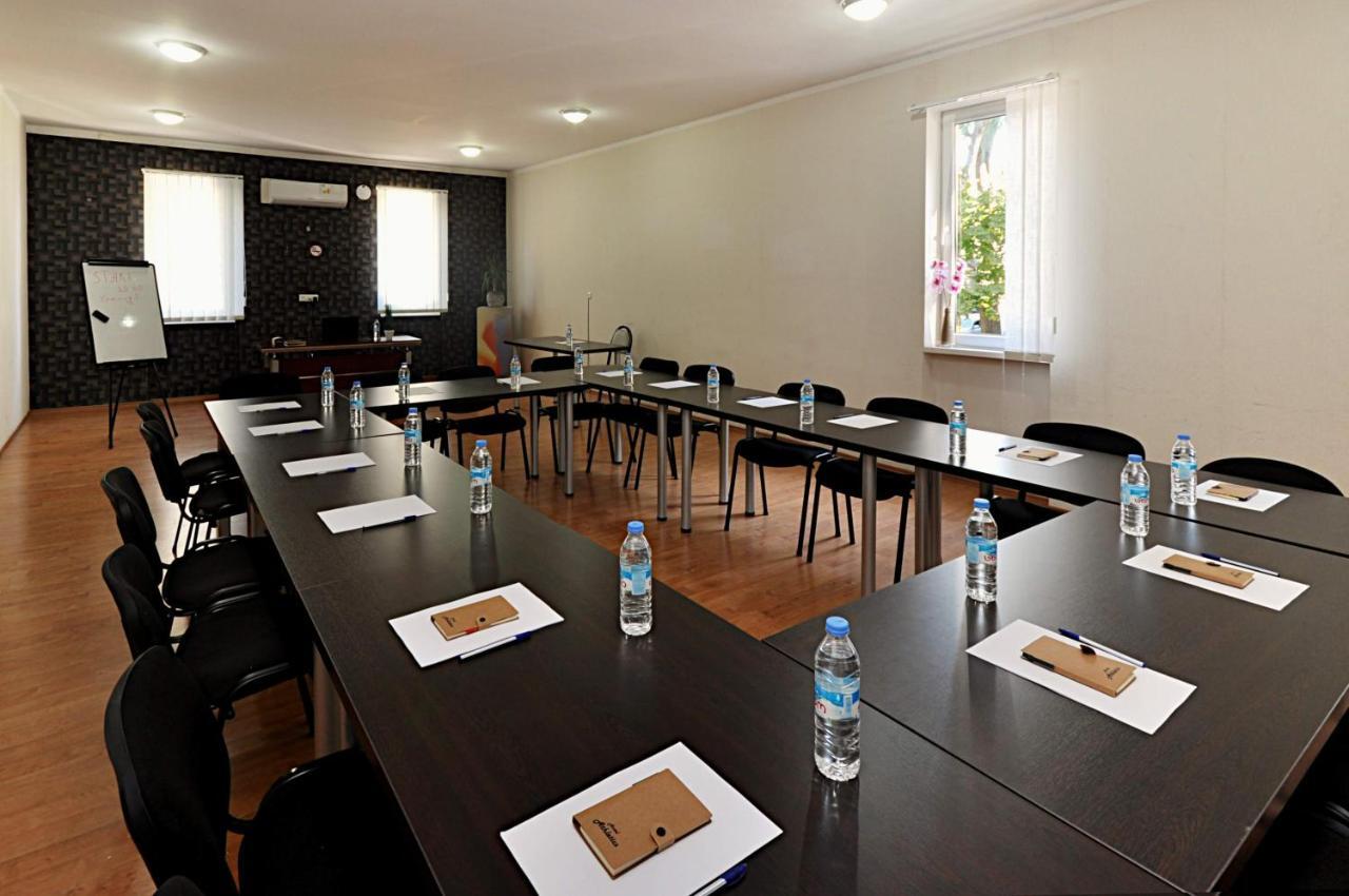แอทเลติกส์ Hotel Tbilisi ภายนอก รูปภาพ