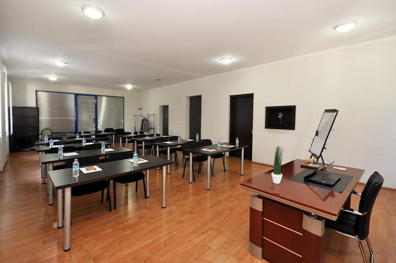 แอทเลติกส์ Hotel Tbilisi ภายนอก รูปภาพ