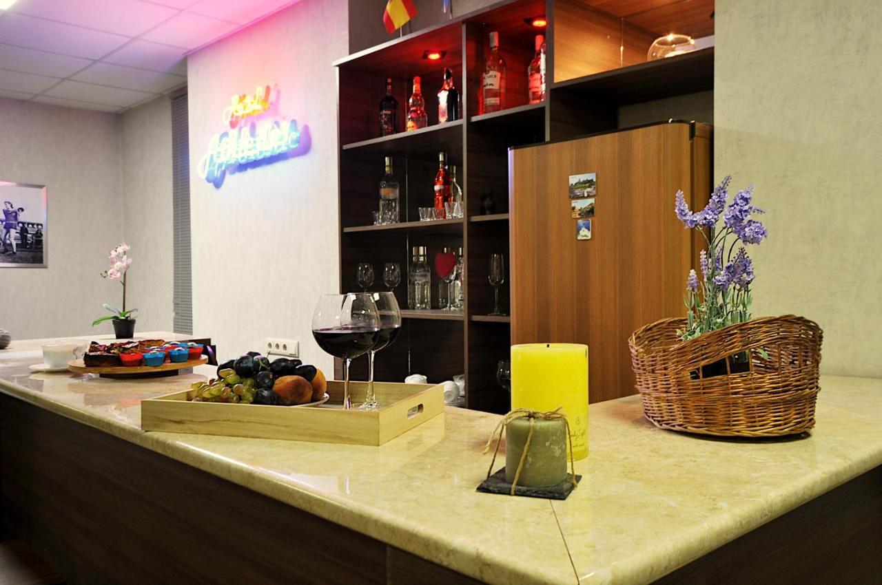 แอทเลติกส์ Hotel Tbilisi ภายนอก รูปภาพ